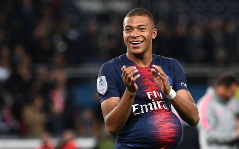 soccer kylian sanmi mbappe lottin age